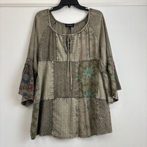 Young Threads Patchwork Bell Sleeve Tunic Top NWT Olive Green Floral Size Medium